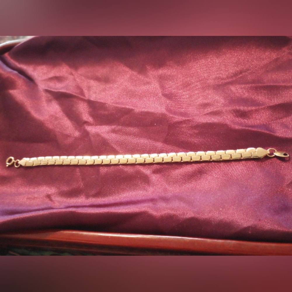 vintage flat gold tone flexible bracelet